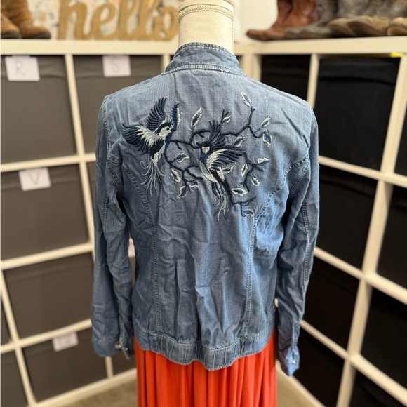 Chico’s Bird Embroidered Denim Jacket with Bird Embroidery Chambray Bomber - Picture 3 of 12